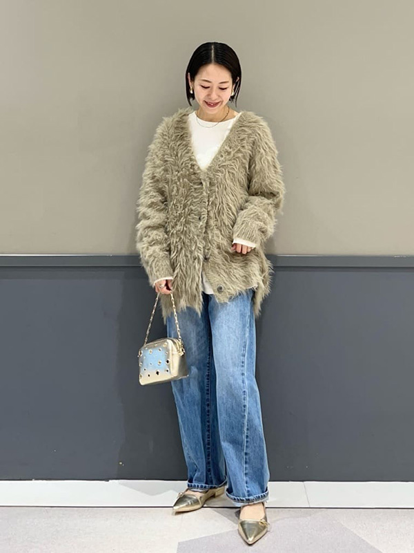 定番カーディガンは旬なシャギー素材で今っぽくアップデート | 冬服 レディース